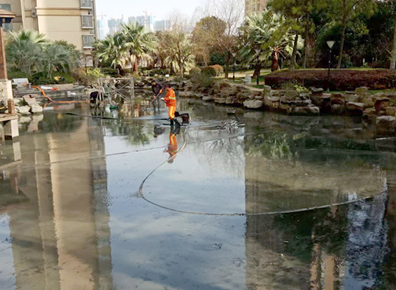 卫滨景观池淤泥清理